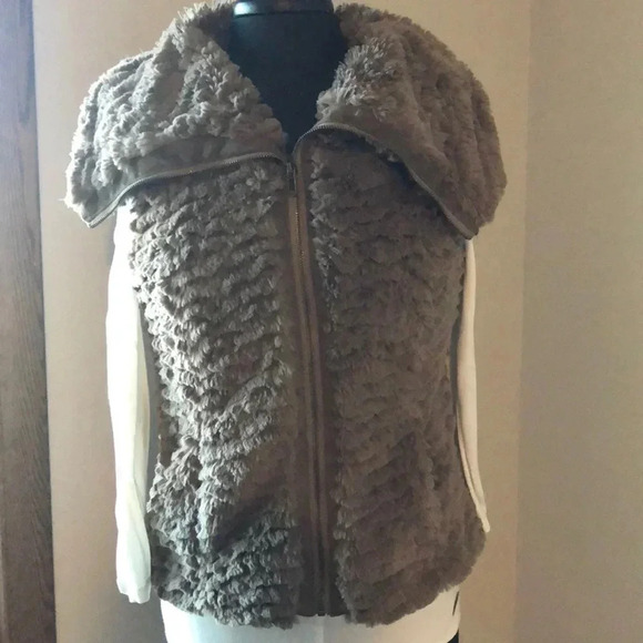 Faux‎ Fur Vest - Picture 1 of 6
